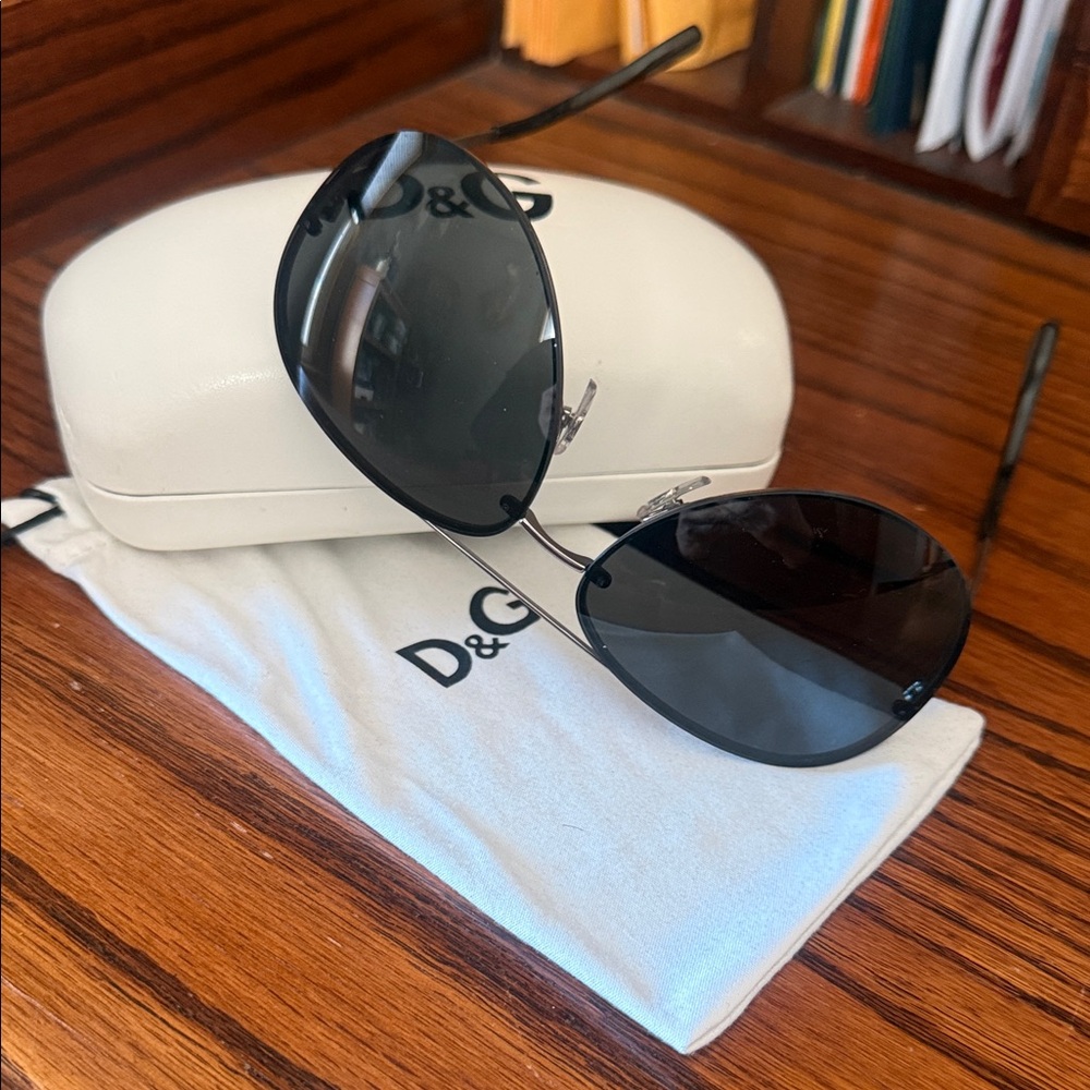 D&G Elegant Black Sunglasses